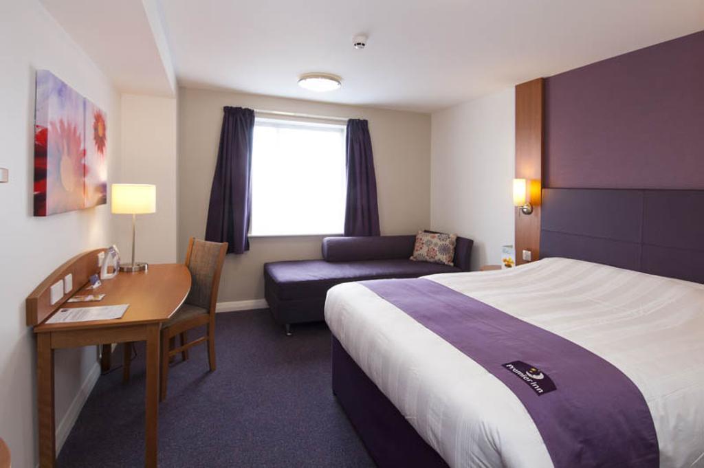 Premier Inn Inverness Centre - River Ness Exterior foto
