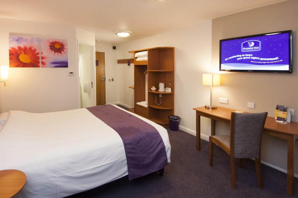 Premier Inn Inverness Centre - River Ness Exterior foto